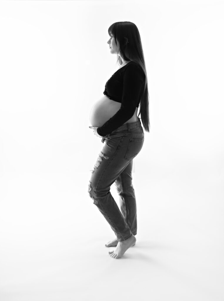 Black and White maternity studio photography Kendra Evans Greater Sacramento Area, Nevada City, CA